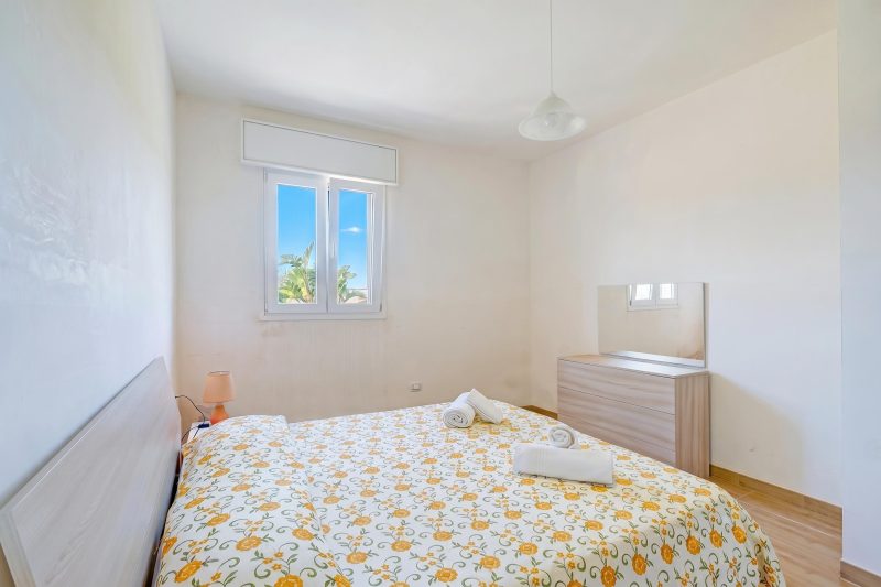 Le Bianche Apt 2 with Garden near The Sea