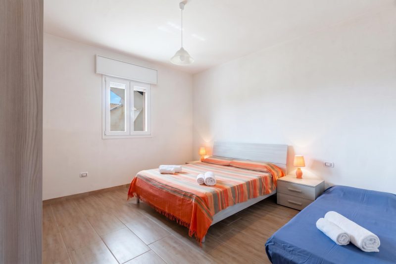 Le Bianche Apt 2 with Garden near The Sea