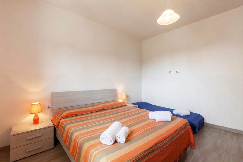 Le Bianche Apt 2 with Garden near The Sea