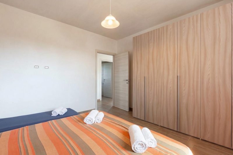 Le Bianche Apt 2 with Garden near The Sea