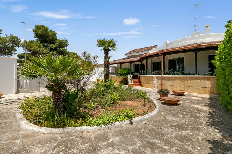 Villa Isidoro - Sea View and Garden, 50m to Beach