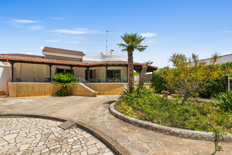 Villa Isidoro - Sea View and Garden, 50m to Beach