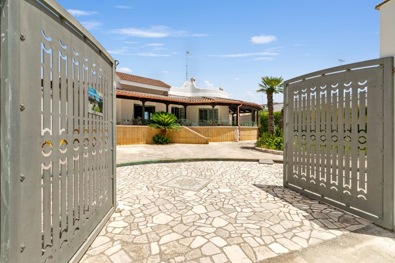 Villa Isidoro - Sea View and Garden, 50m to Beach