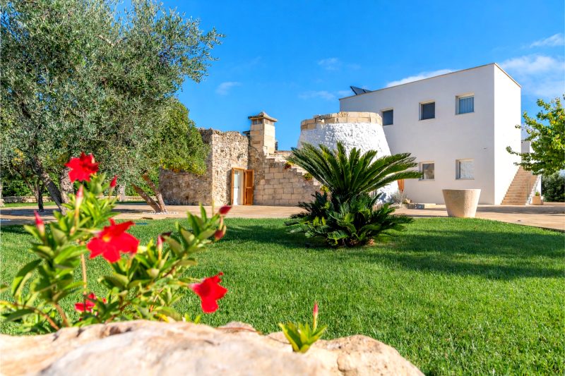 Lisària Villa Delle Meraviglie with Jacuzzi and Pool
