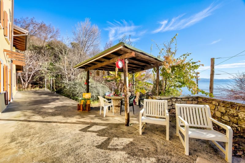 Faby House On Hilly Area & Lake View