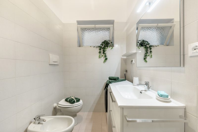 Casa Enza: Desenzano Apartment w/ private parking & AC