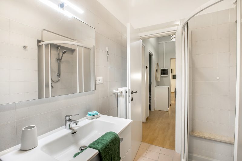Casa Enza: Desenzano Apartment w/ private parking & AC