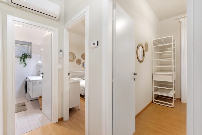 Casa Enza: Desenzano Apartment w/ private parking & AC