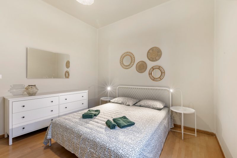 Casa Enza: Desenzano Apartment w/ private parking & AC