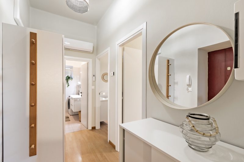 Casa Enza: Desenzano Apartment w/ private parking & AC