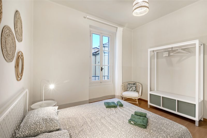 Casa Enza: Desenzano Apartment w/ private parking & AC
