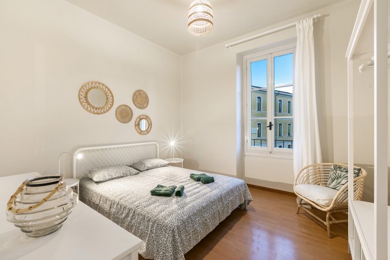 Casa Enza: Desenzano Apartment w/ private parking & AC