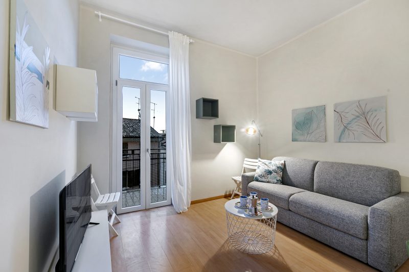 Casa Enza: Desenzano Apartment w/ private parking & AC