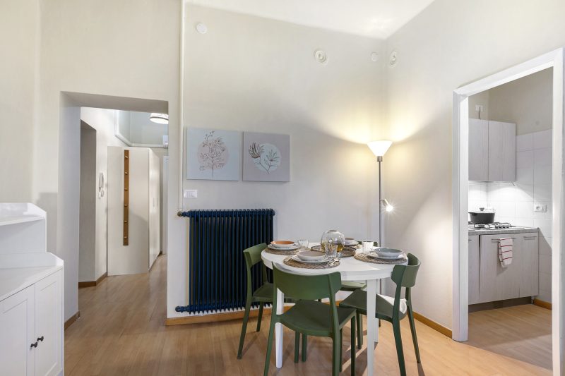 Casa Enza: Desenzano Apartment w/ private parking & AC