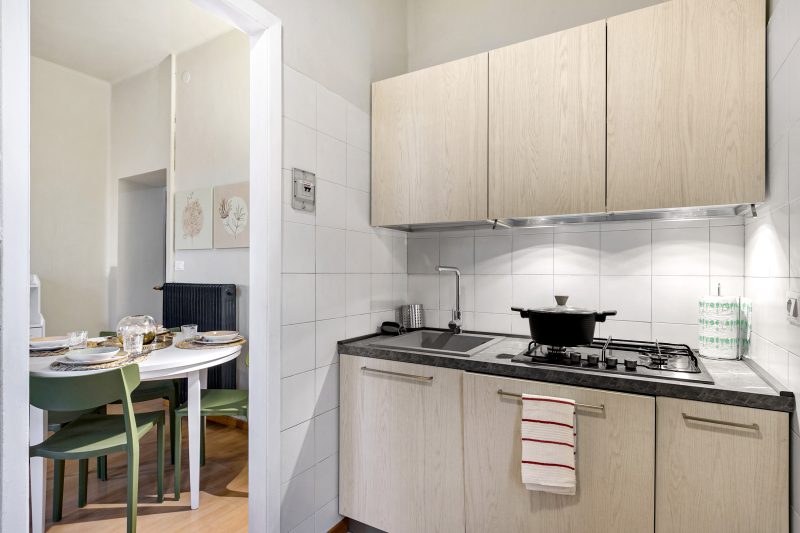 Casa Enza: Desenzano Apartment w/ private parking & AC