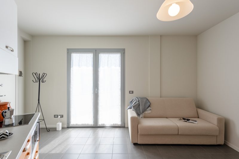 Rosy House 100m from lake & Shared Pool