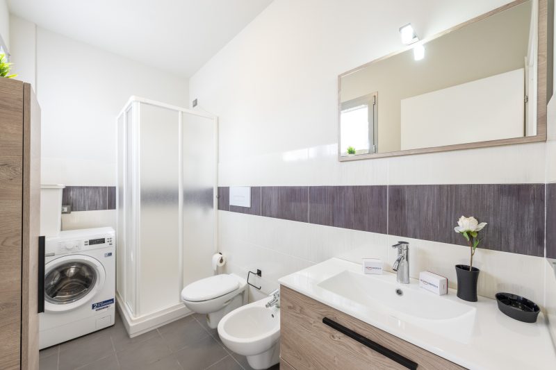 Rosy House 100m from lake & Shared Pool