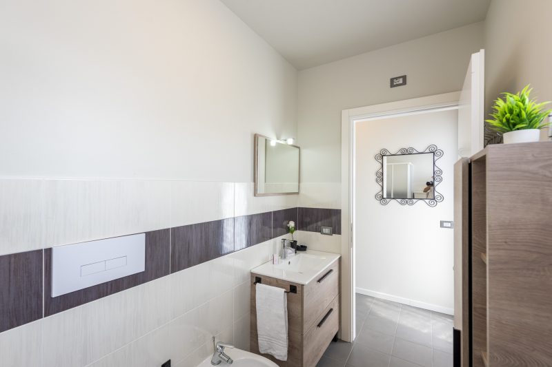 Rosy House 100m from lake & Shared Pool