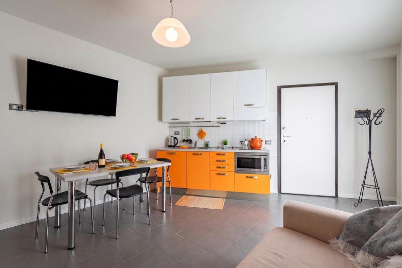 Rosy House 100m from lake & Shared Pool