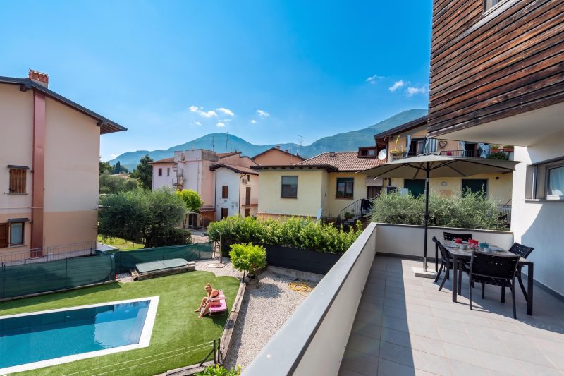 Rosy House 100m from lake & Shared Pool