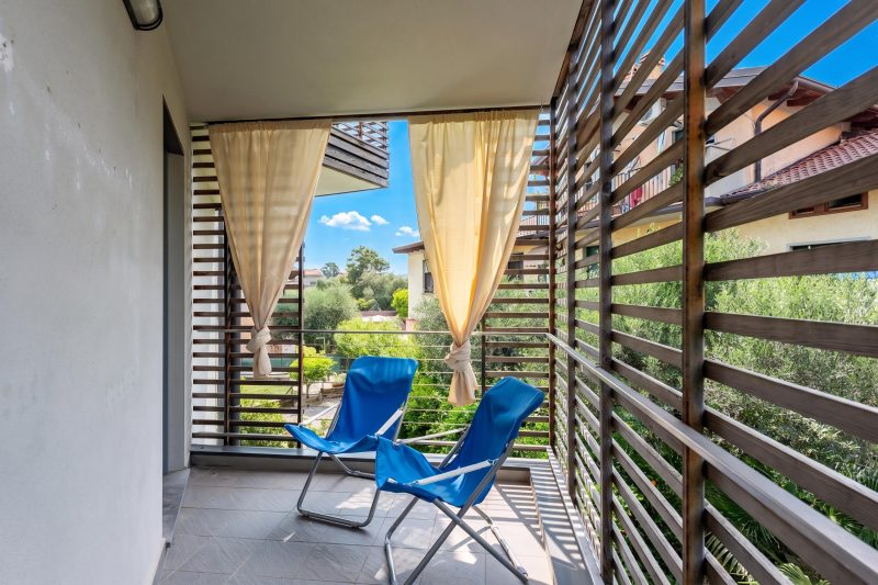 Rosy House 100m from lake & Shared Pool