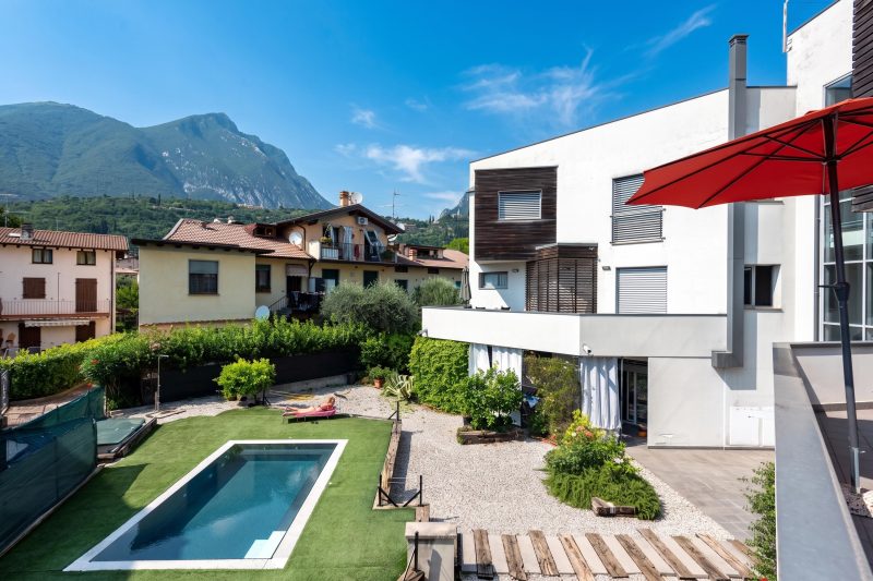 Onyx House With Shared Pool