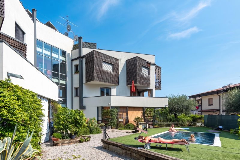 Onyx House With Shared Pool
