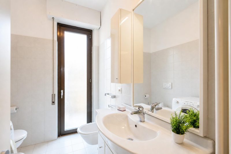 Casa Lucia in Old Riva Town with Balcony View