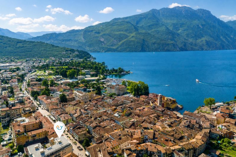 Casa Lucia in Old Riva Town with Balcony View