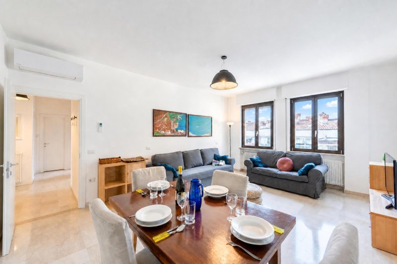 Casa Lucia in Old Riva Town with Balcony View