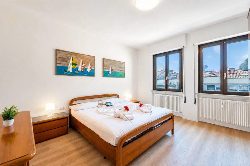 Casa Lucia in Old Riva Town with Balcony View