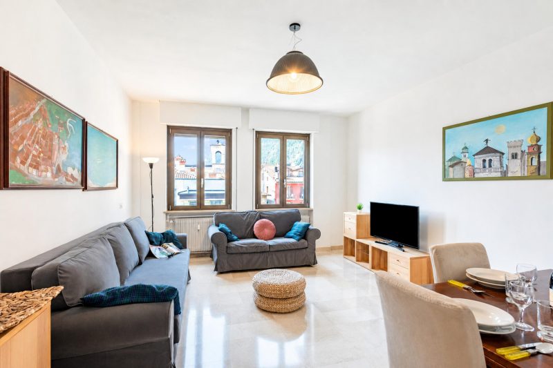 Casa Lucia in Old Riva Town with Balcony View