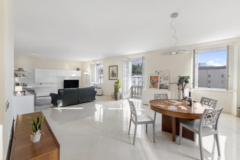 Life & View Luxury Apartment