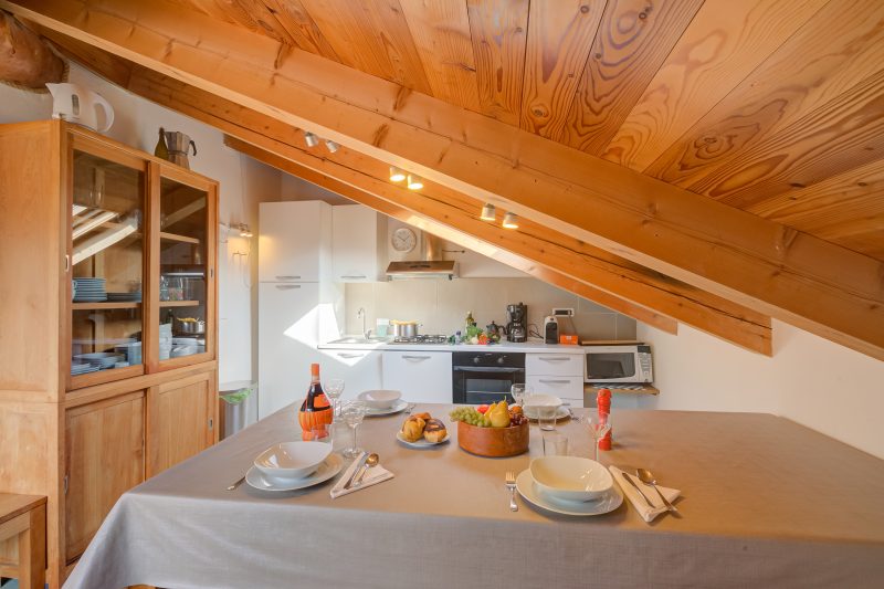 Sunny Penthouse with Mountain View