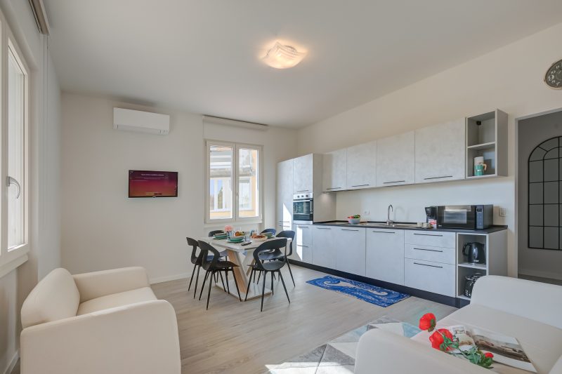 La Maison Fleurie Appartamento Glicine 2BR Walk Beach