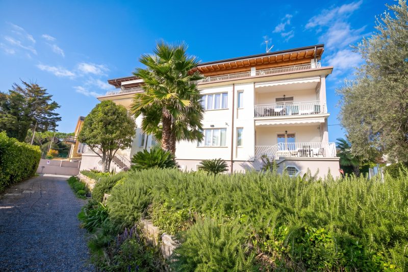 La Maison Fleurie Appartamento Glicine 2BR Walk Beach