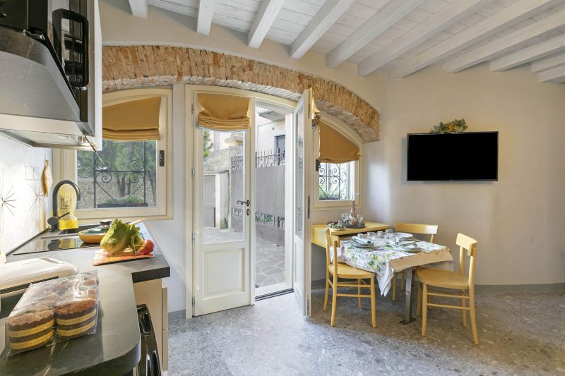 Sole Priscilla House - Terrace & parking