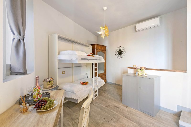 Sole Priscilla House - Terrace & parking