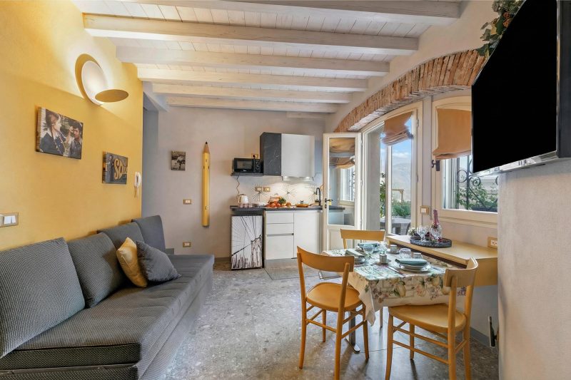 Sole Priscilla House - Terrace & parking