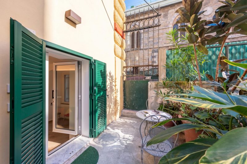 Central Flat with Private Parking in Genova