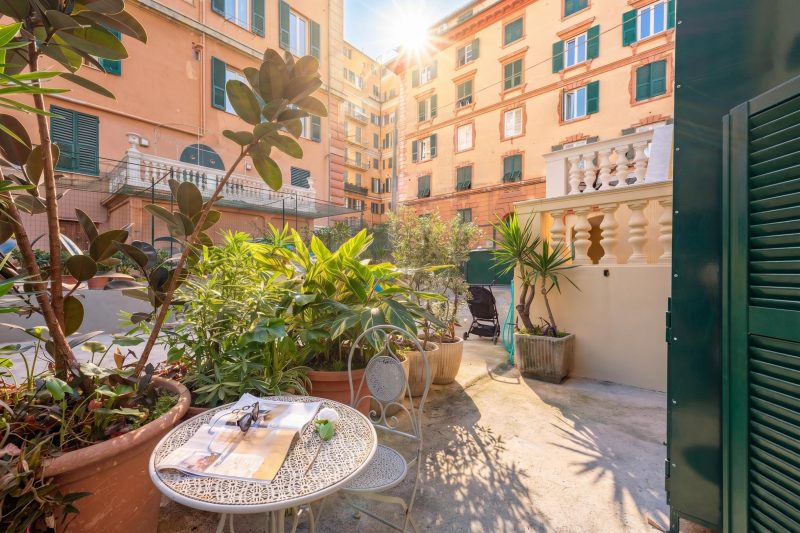 Central Flat with Private Parking in Genova