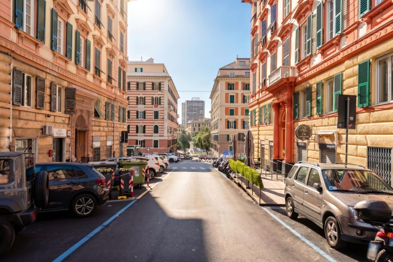 Central Flat with Private Parking in Genova