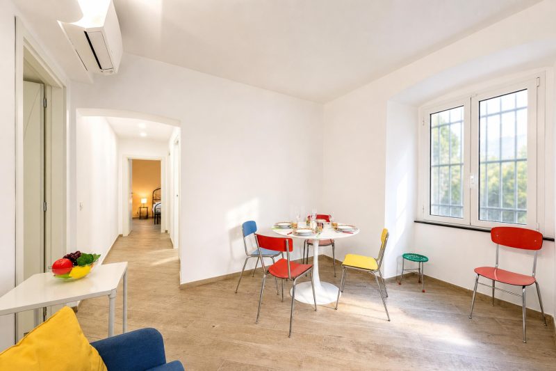 Central Flat with Private Parking in Genova