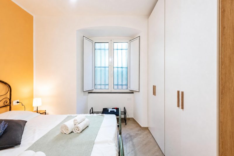 Central Flat with Private Parking in Genova