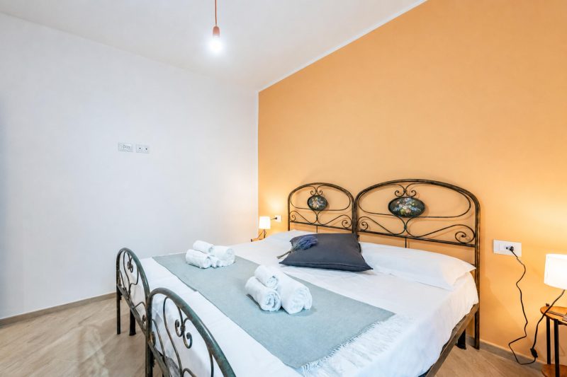 Central Flat with Private Parking in Genova