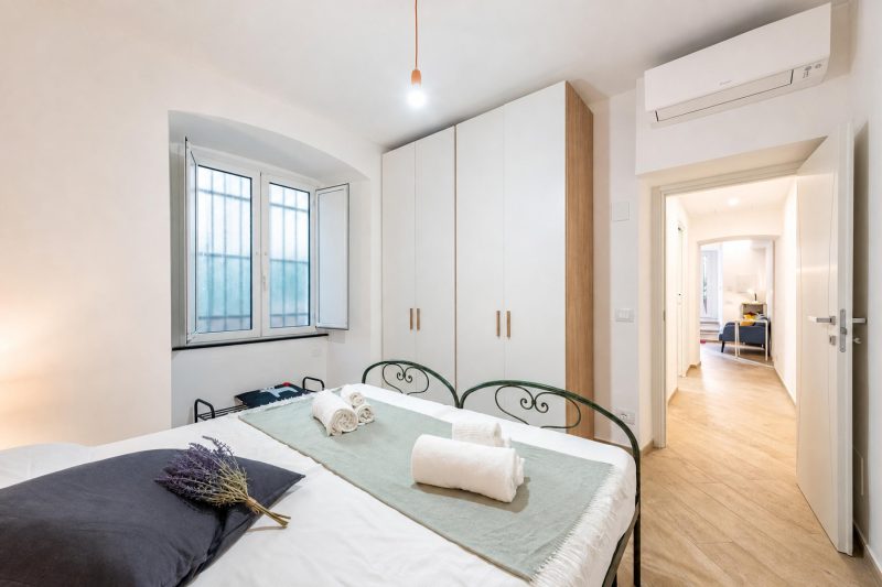 Central Flat with Private Parking in Genova