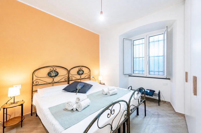 Central Flat with Private Parking in Genova