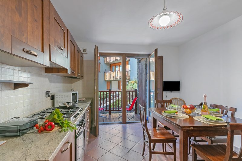 The Sunflower - Apt with Balcony and Private Parking