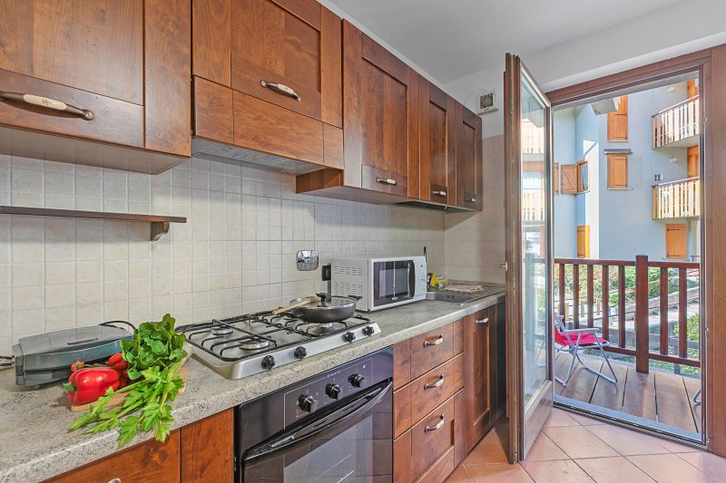 The Sunflower - Apt with Balcony and Private Parking