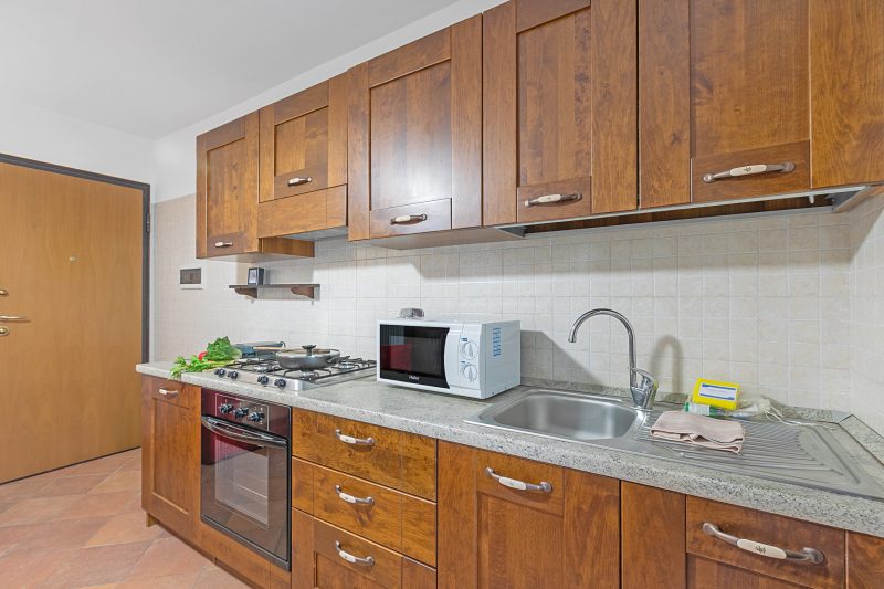 The Sunflower - Apt with Balcony and Private Parking